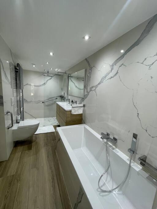 Chalet Kelly, centre ville / Jacuzzi / Sauna Gérardmer Extérieur photo